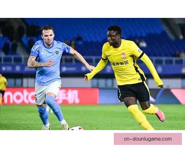 青岛西海岸以1-0战胜深圳新鹏城成功夺得宝贵三分 青岛西海岸以1-0战胜深圳新鹏城成功夺得宝贵三分